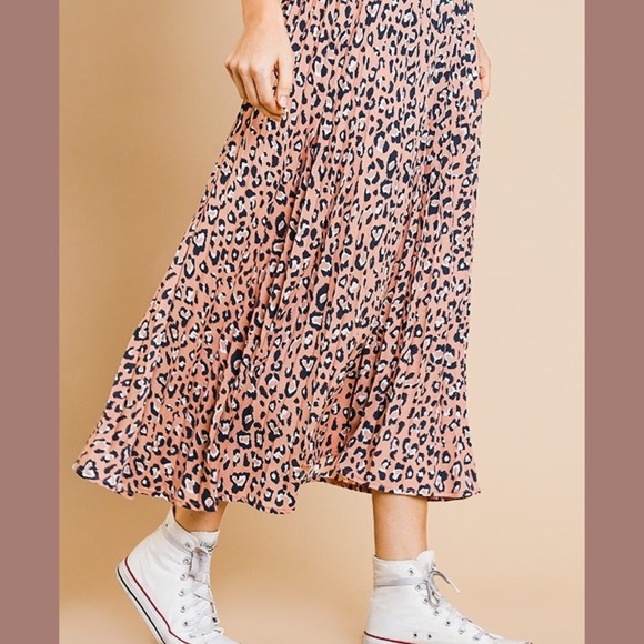 Pink Leopard Skirt Pleated - Fall Fashion 2019 - Picture 2 of 4